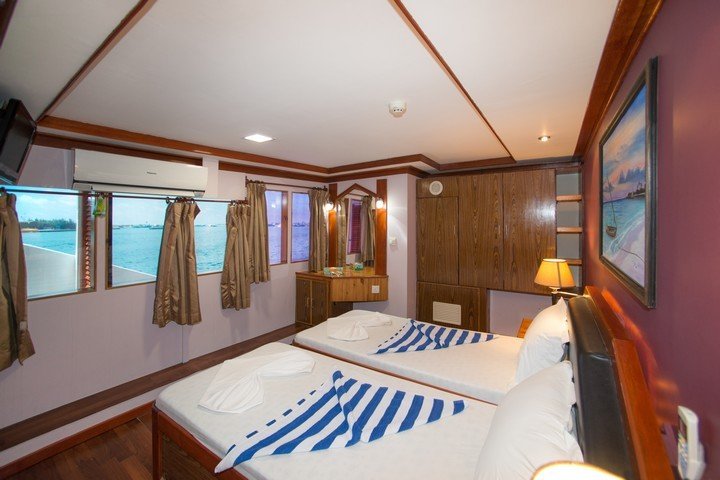 emperor orion twin cabin with windows 3.jpg