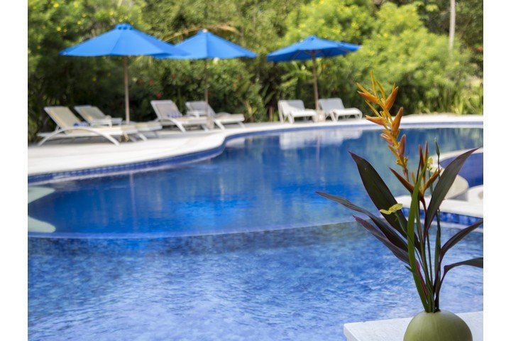 Puri Sari Hotel zwembad