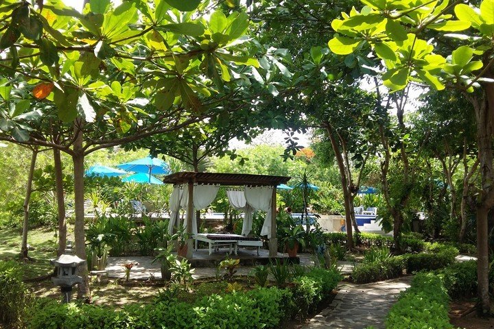 Puri Sari Hotel massage in tuin