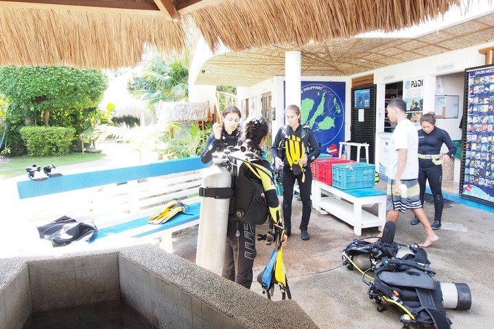 Pura Vida Dauin - Dive and Travel