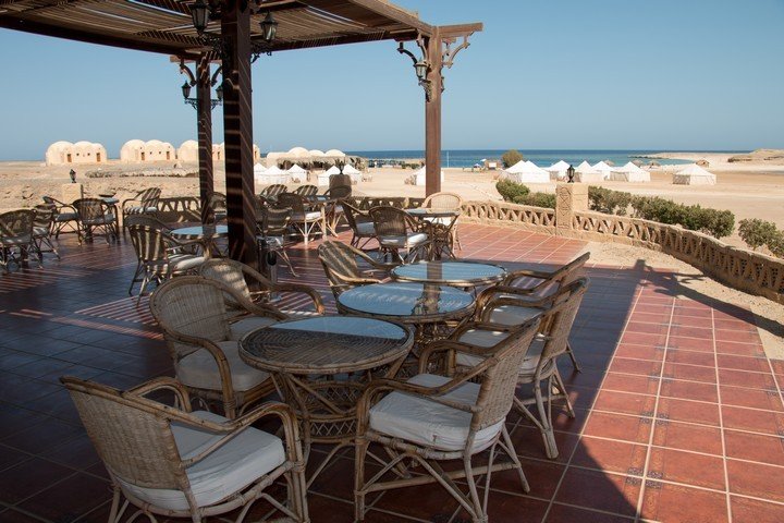 Marsa Nakari - Terras bij het restaurant