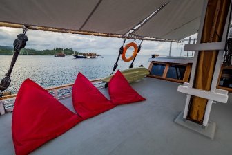 akomo isseki - dive and travel (14).jpg Akomo Isseki Live Aboard zonnedek - Dive and Travel