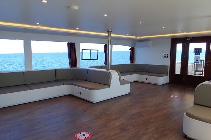 Lounge Big Blue Liveaboard Rode zee