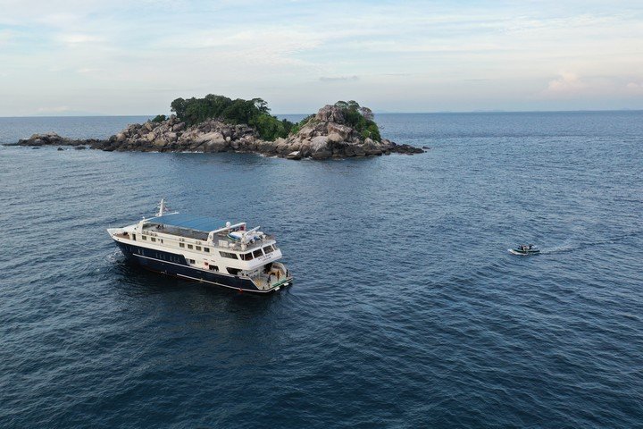 White Manta liveaboard - outside1