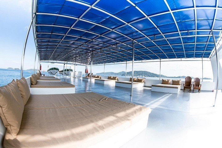 White Manta liveaboard - sundeck 2