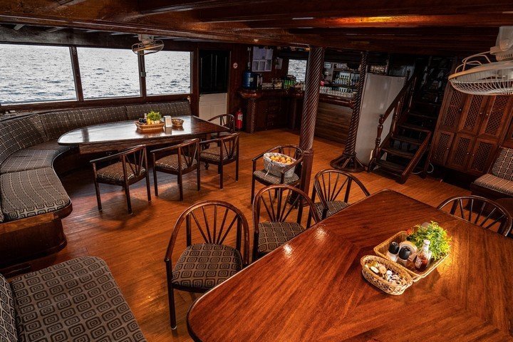 Amba Liveaboard - Dive and Travel
