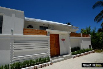 mle-truesouth outside.jpg True South Sunset Beach House - Dive and Travel