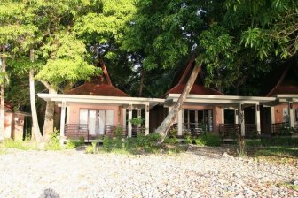 Maluku Resort - Beach Bungalows