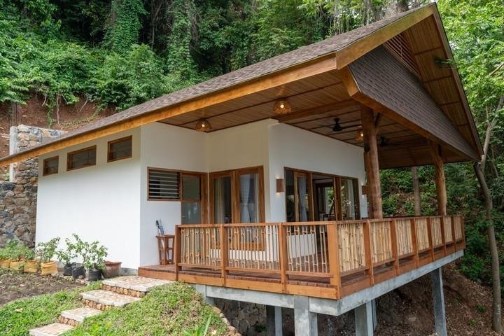 Premium Oceanfront Cottage