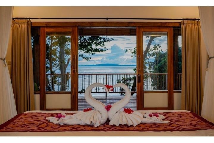 Premium Oceanfront Cottage