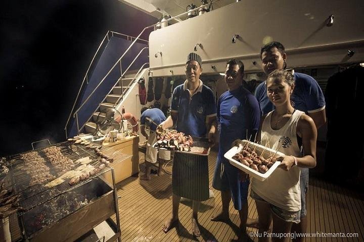 Blue Manta Liveaboard - bbq